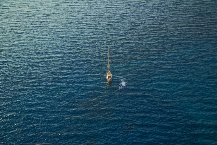 6 εντυπωσιακές παραλίες που προσεγγίζονται διά θαλάσσης