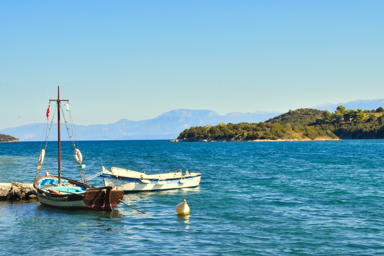 Τριζόνια: Ένα καταπράσινο νησί χωρίς αυτοκίνητα