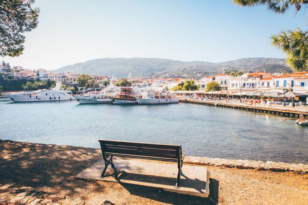 Διακοπές: Τι λέτε για μια ανοιξιάτικη απόδραση στις Σποράδες;